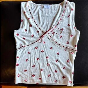 ❤️🤍Cotton On White Top with Subtle Red Accents❤️🤍